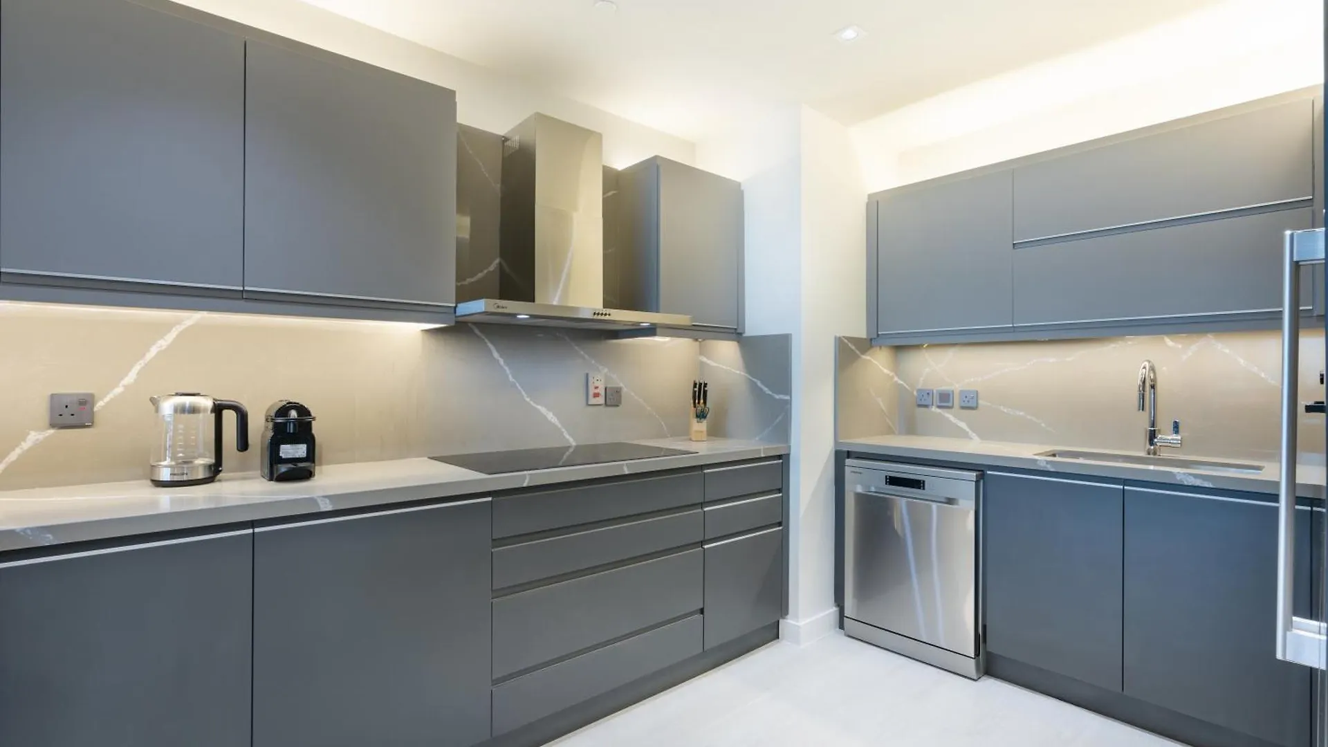 Apartment Palm Home Next To Nakheel Mall With Private Beach Dubai United Arab Emirates